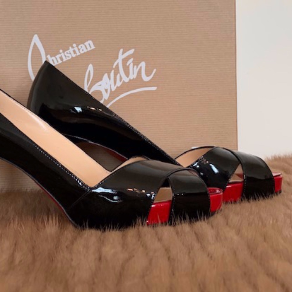 Christian Louboutin Shelley Pumps (Shelley 90)
